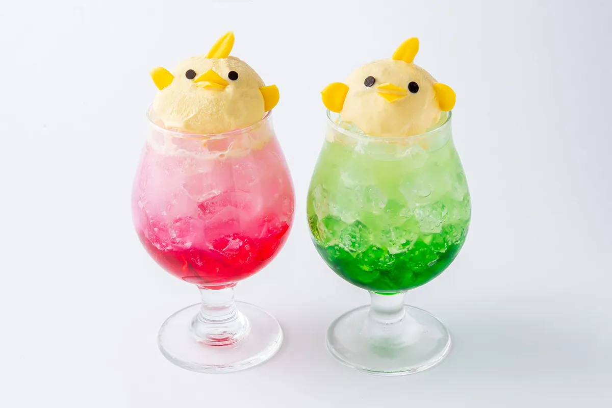 ぴよりんアイスが乗ったクリームソーダ