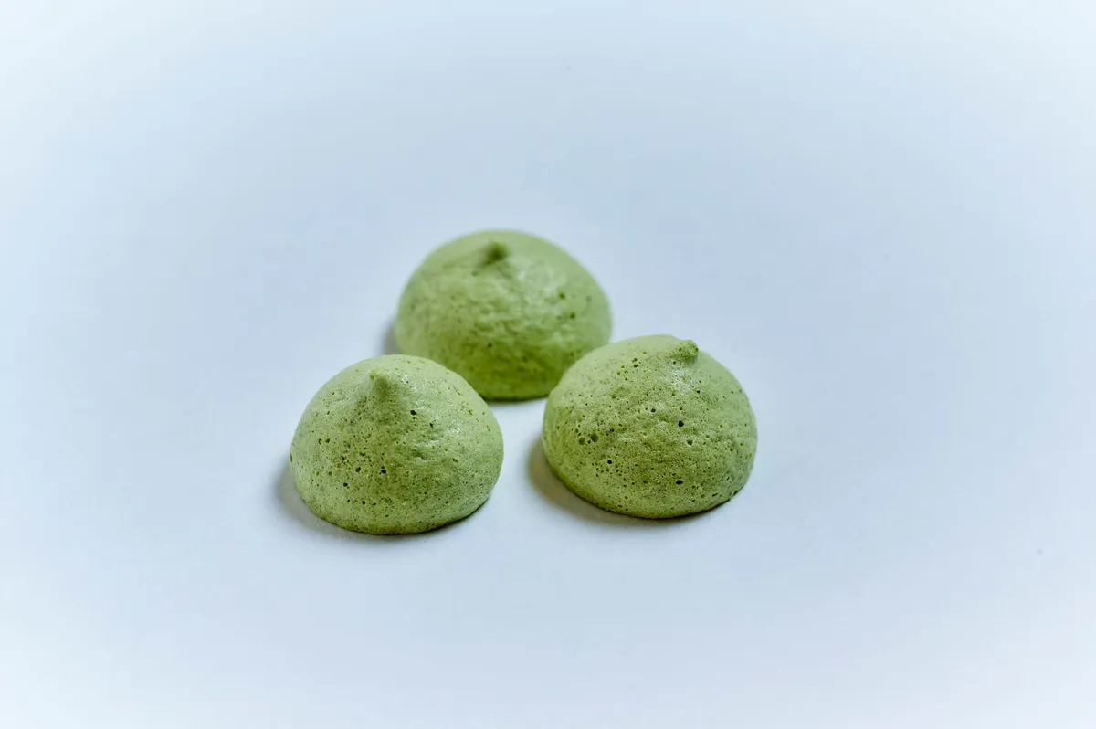 繊細な宇治抹茶のメレンゲ