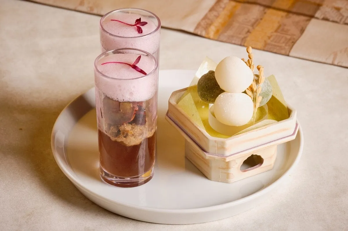 ほうじ茶とカシスのヴェリーヌとお月見団子