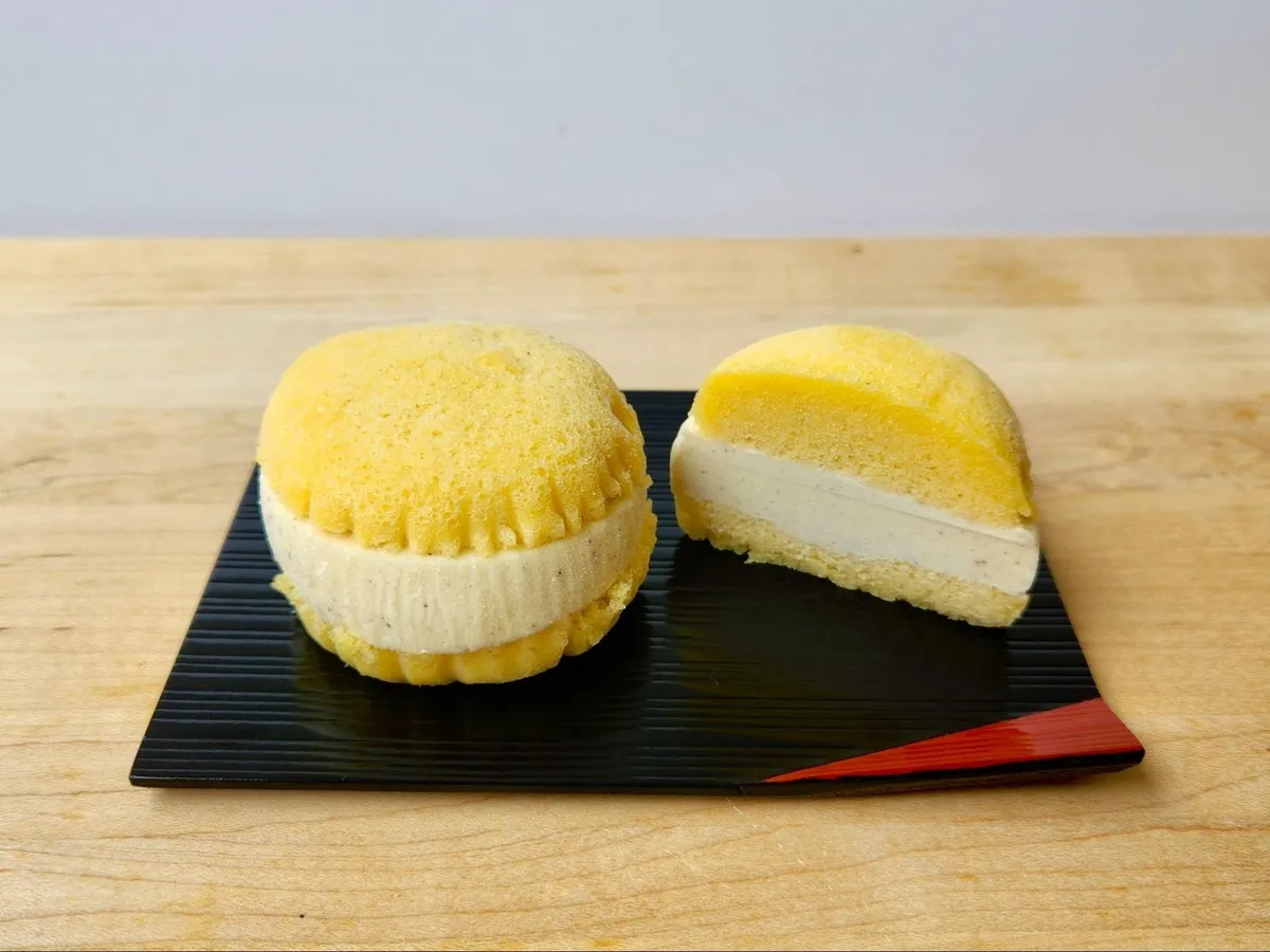 むしケーキアイスの断面と全体像