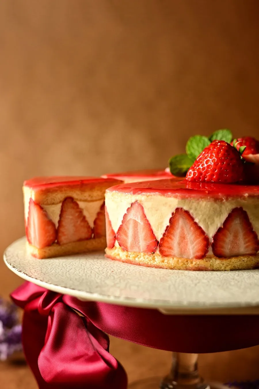 断面にぎっしりと苺が並ぶフレジェ・ド・カナサのカット