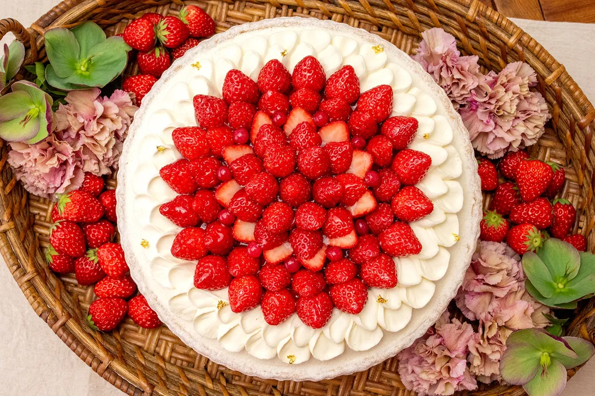 カーネーションをイメージしたイチゴのタルト