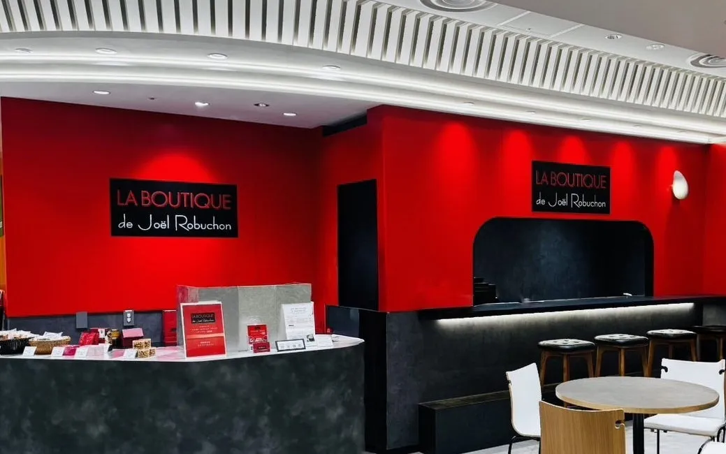 羽田空港にオープンしたラ ブティック ドゥ ジョエル・ロブションの店舗外観