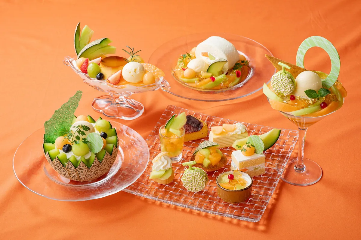 5種類のメロンスイーツが一堂に会する贅沢なフェアの様子