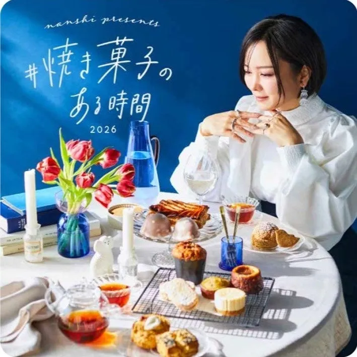 焼き菓子を囲むティータイムの様子