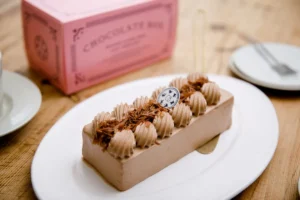 50年前の記憶がとろける！白十字の新作チョコケーキ「CHOCOLATE BOX」が冷凍で全国へ