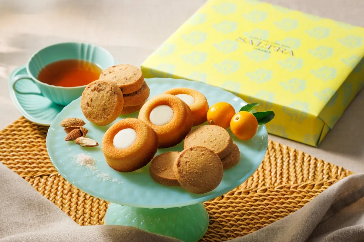 ティータイムを彩るSALTRAのスイーツとギフトボックス