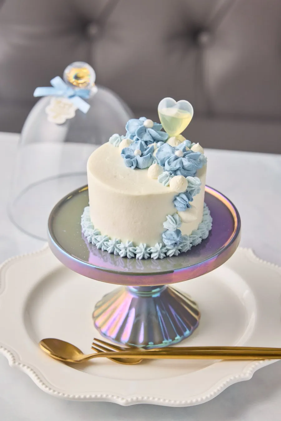 ミニサイズのブルーケーキ