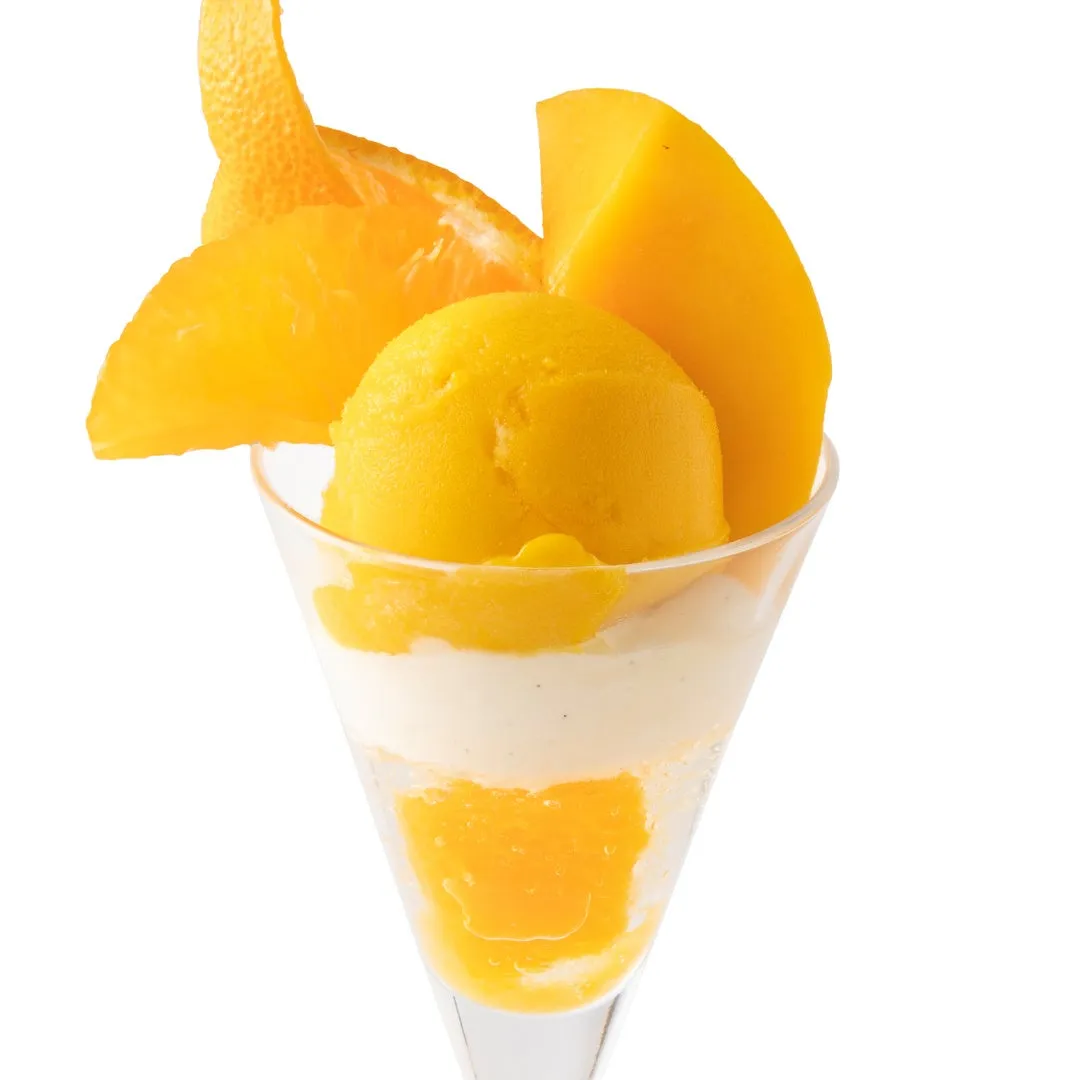 平日午後3時以降限定で提供される自家製マンゴーシャーベットのミニパフェ