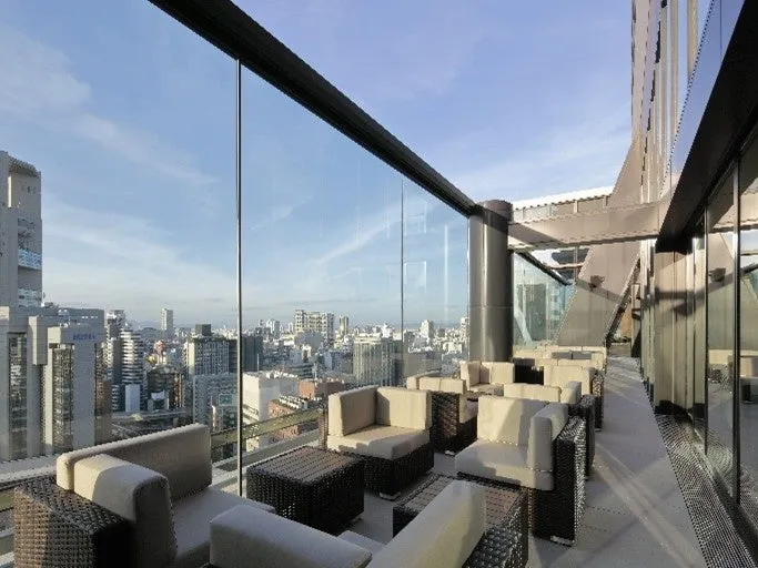 テラス席からの開放的な眺望