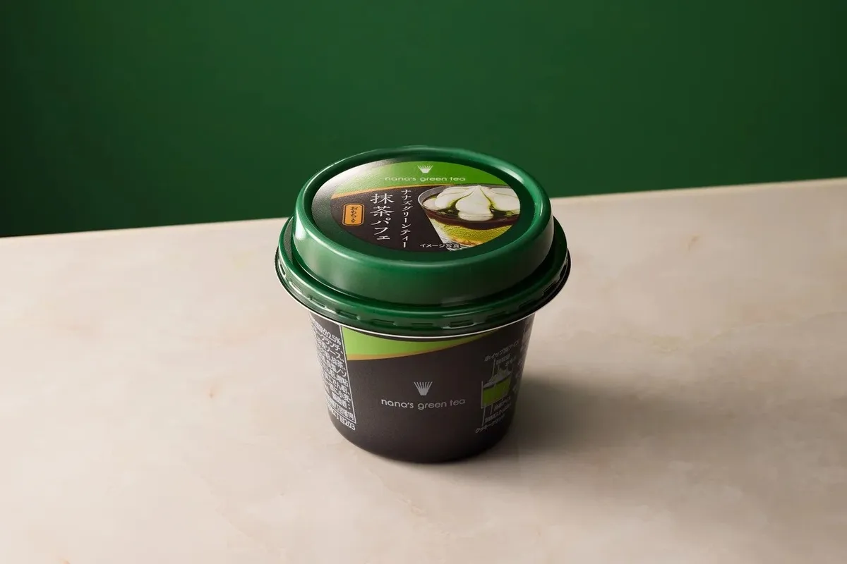 nana's green teaのロゴが入った高級感あるパッケージ