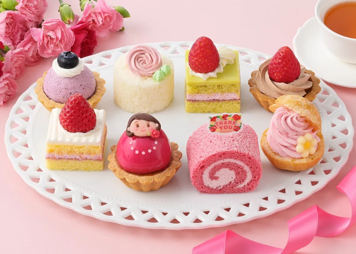 8種類のプチケーキが並ぶベリーセレクション