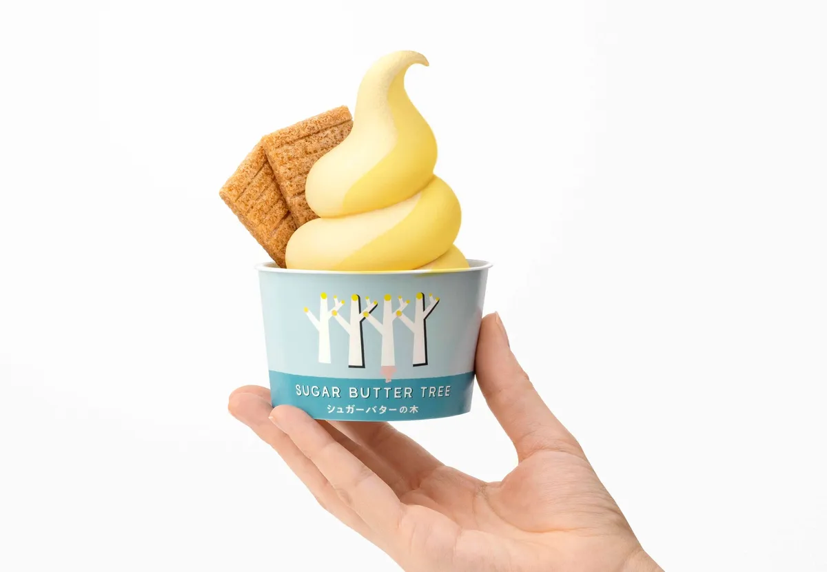 手に持ったシュガーバターの木 ソフトクリーム
