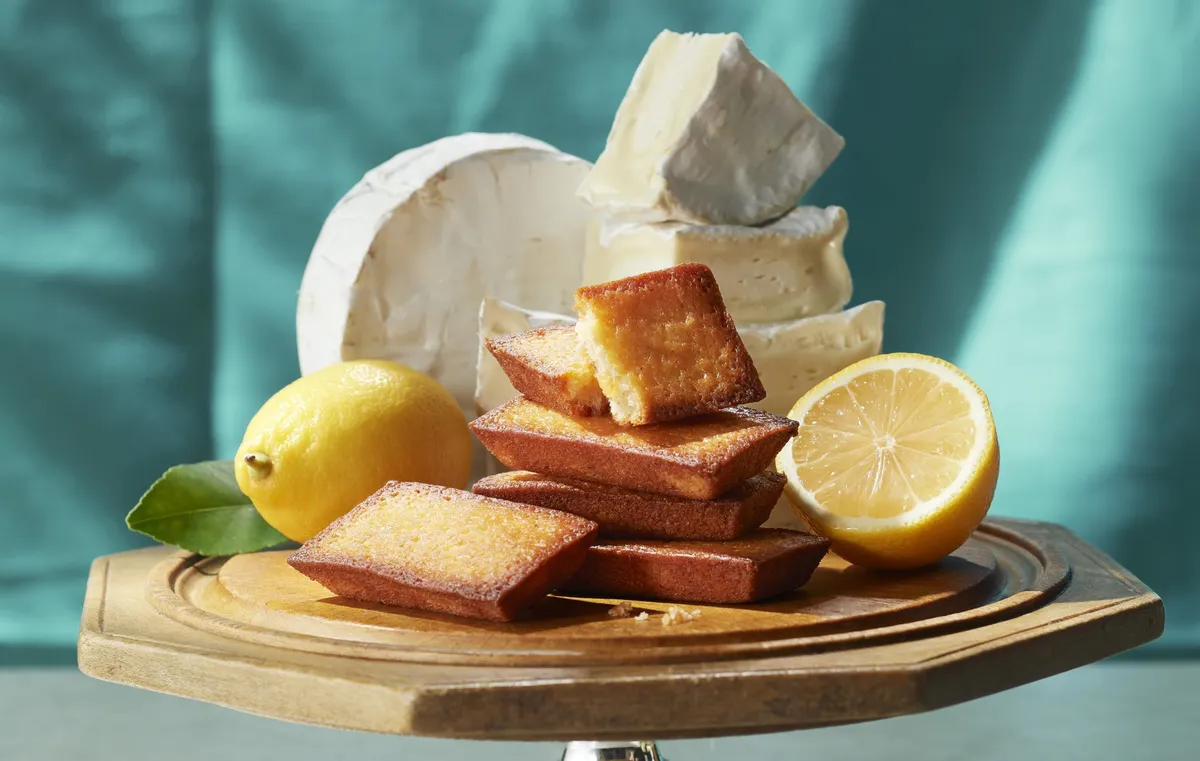 クリーミーなカマンベールとレモンの爽やかな酸味が調和したフィナンシェ
