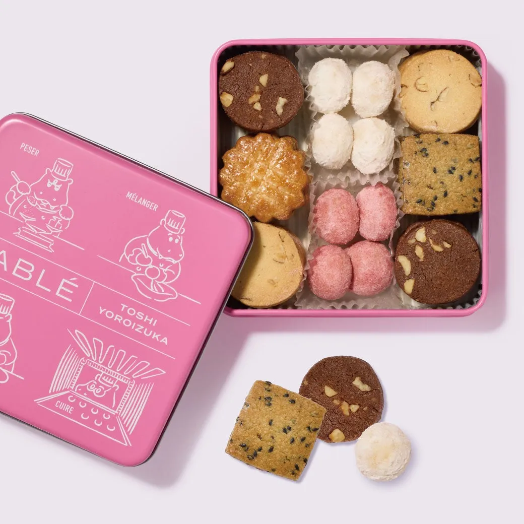 トシ・ヨロイズカの可愛らしいピンクのクッキー缶