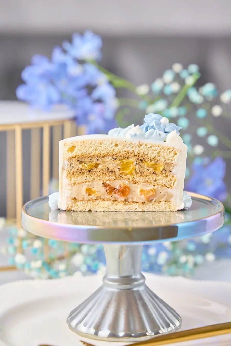 ケーキの贅沢な断面図