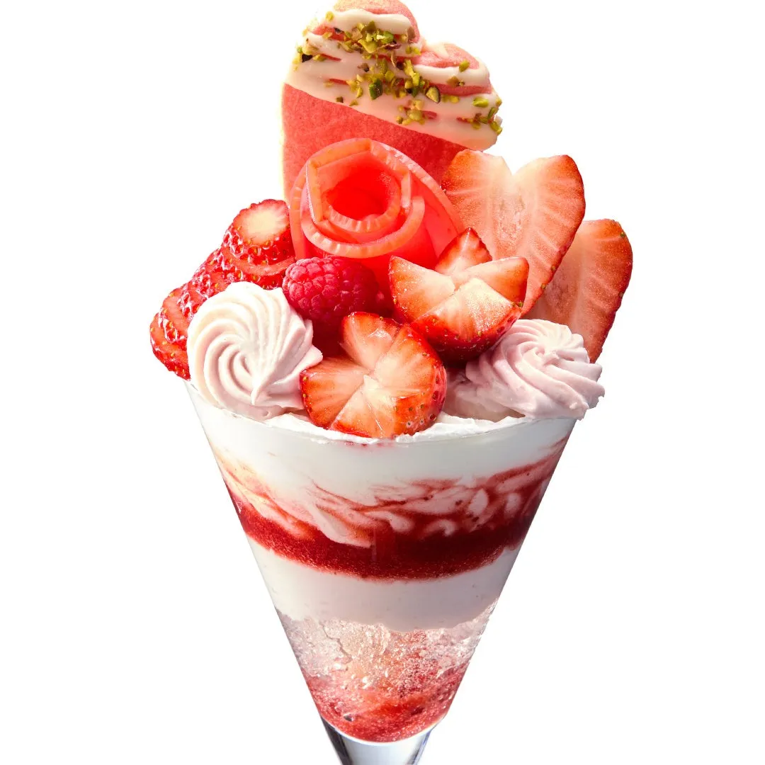 真っ赤な苺とハートのチョコプレートが愛らしいパフェ
