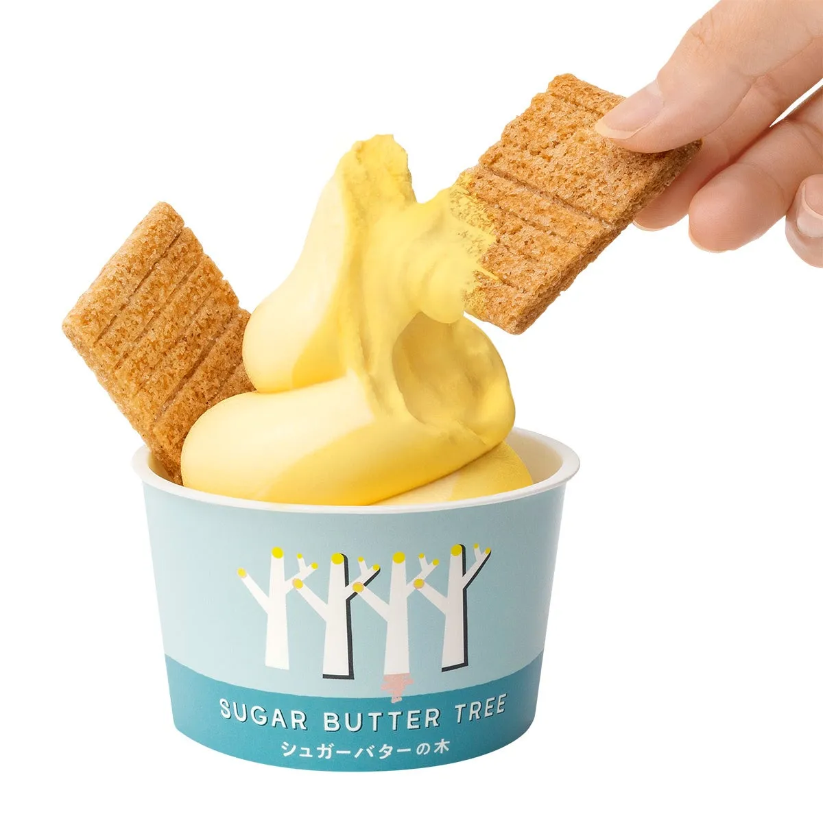 シリアル生地でソフトクリームをディップする様子