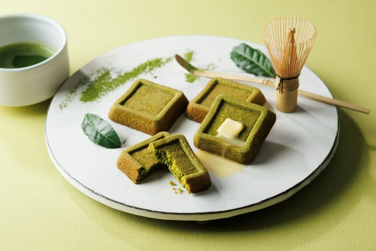 鮮やかな緑色が美しいバターと抹茶のフィナンシェ