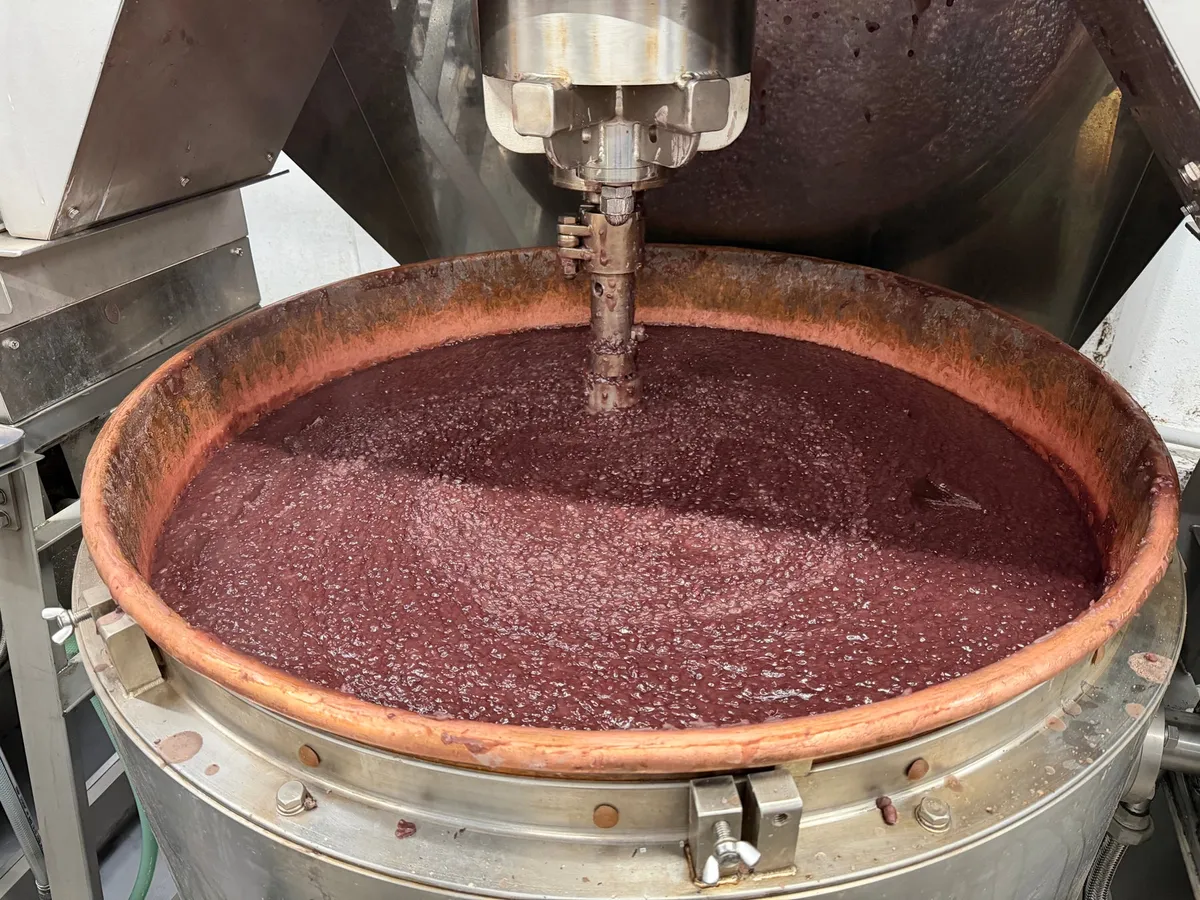 銅釜で炊き上げられた艶やかなあんこ