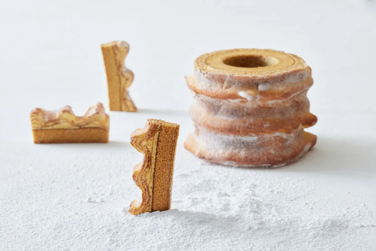 北海道の雪山を表現したユニークな形状