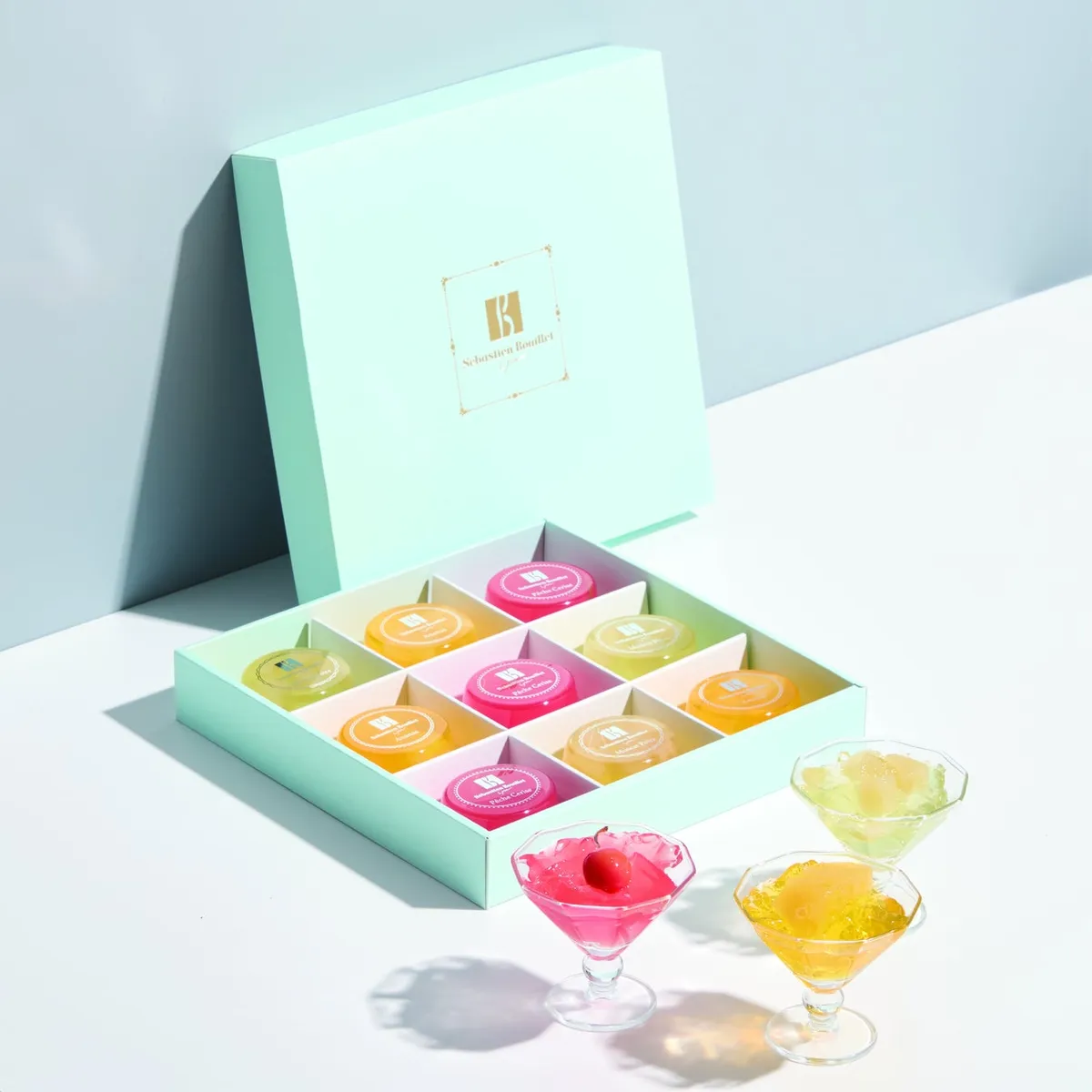 ミントグリーンの上品なボックスに収められた9個入りのジュレ オ フリュイ