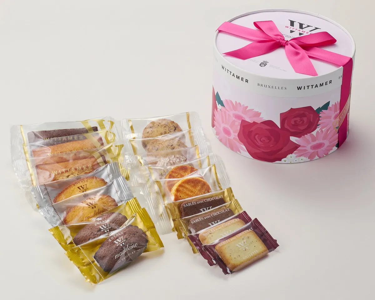 フィナンシェやマドレーヌなど多彩な焼き菓子が入った16個入りセット