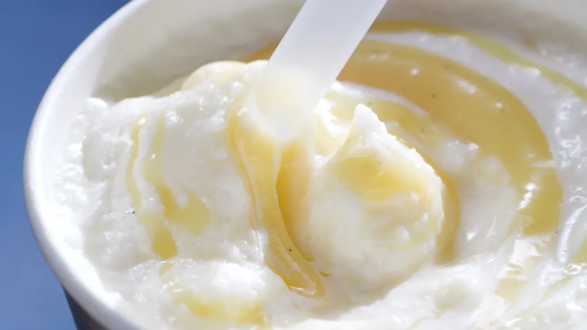 シェイクとジャムを混ぜ合わせる様子