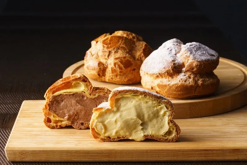 ショコラとカスタードの2種類のシュークリーム
