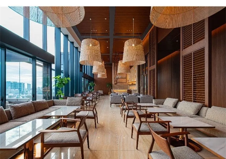 THE C's SKY CAFEの開放的な店内