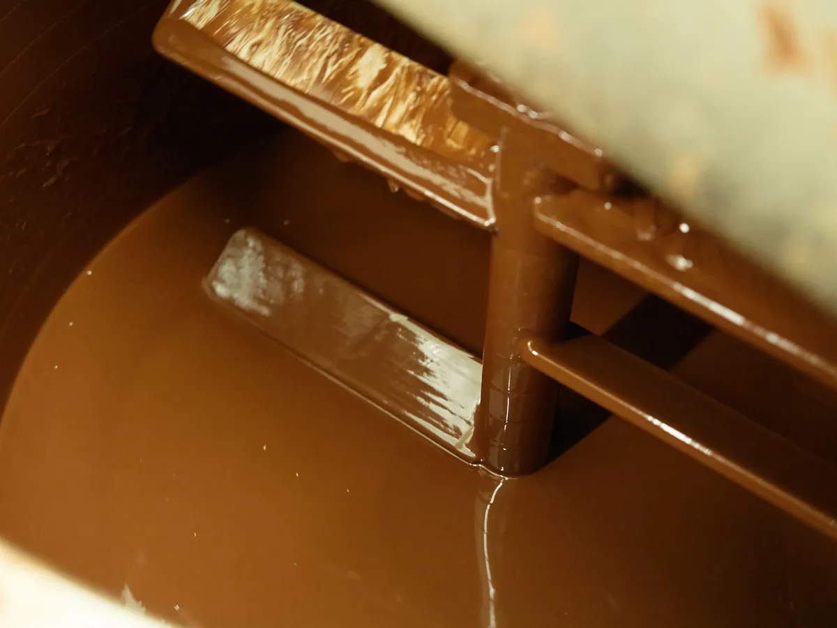厳選されたクーベルチュールチョコレートが溶け合う様子