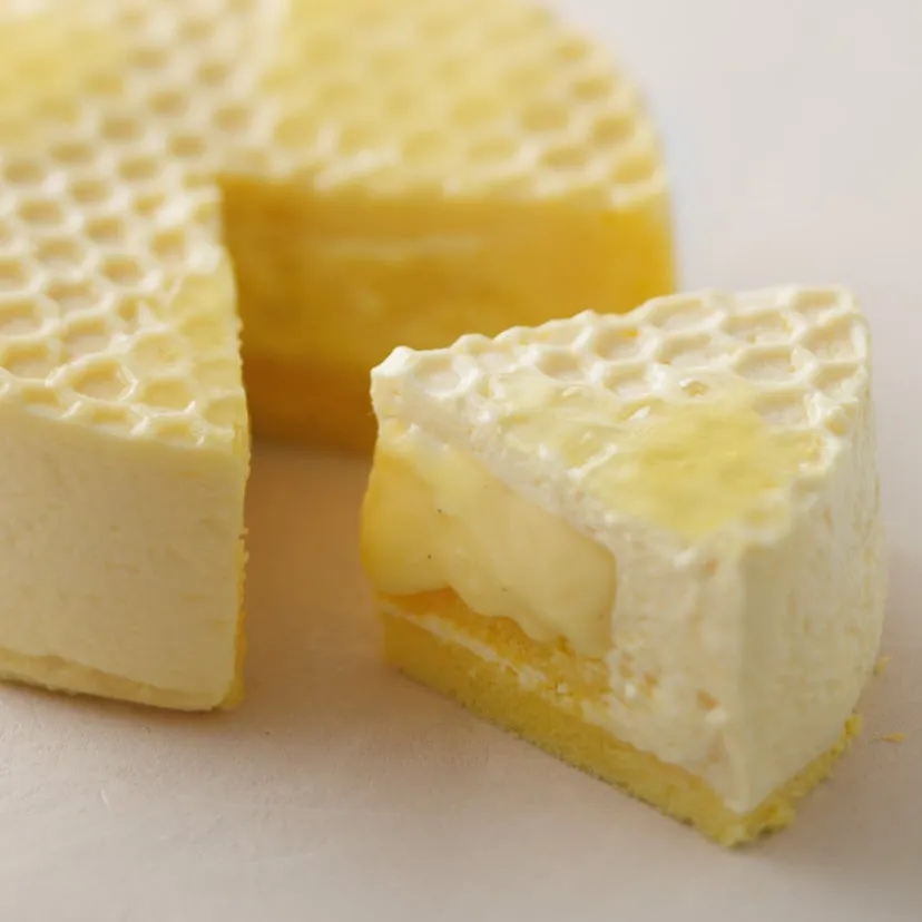 蜂の巣模様のハニーレモンバターケーキ