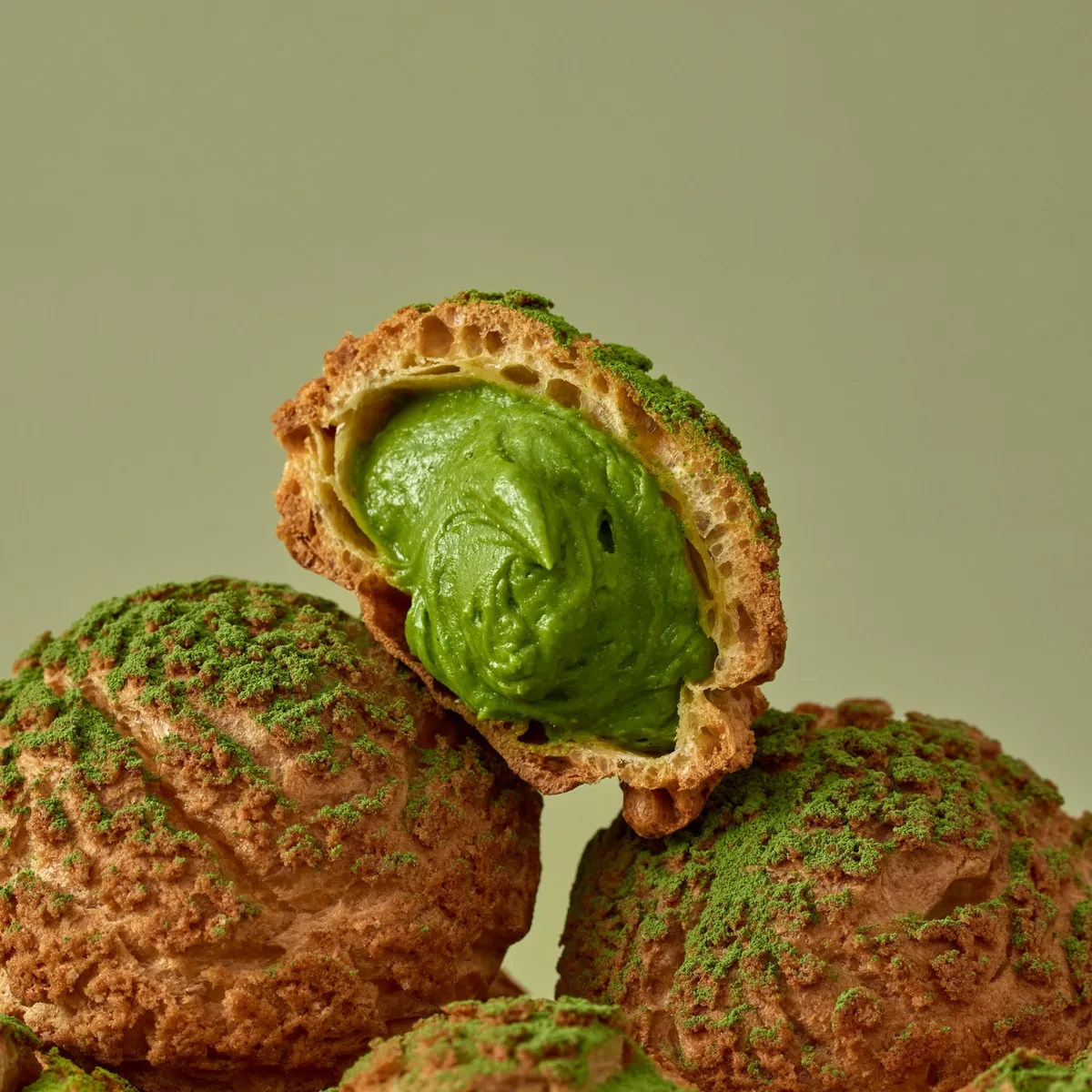 抹茶クッキーシューの断面