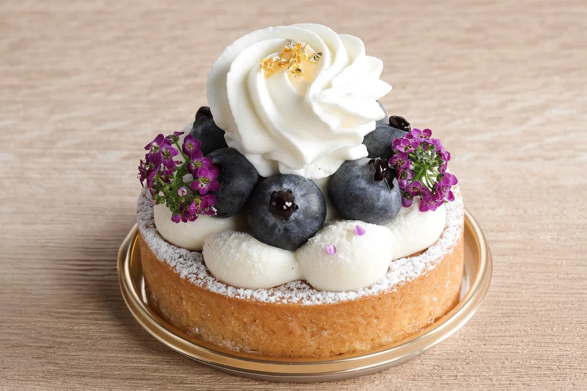 大粒のブルーベリーが並ぶタルト