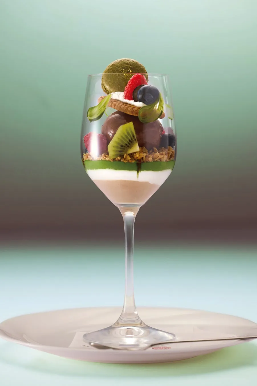 期間限定のカール・ヴァルザー展とコラボした芸術的なパフェ