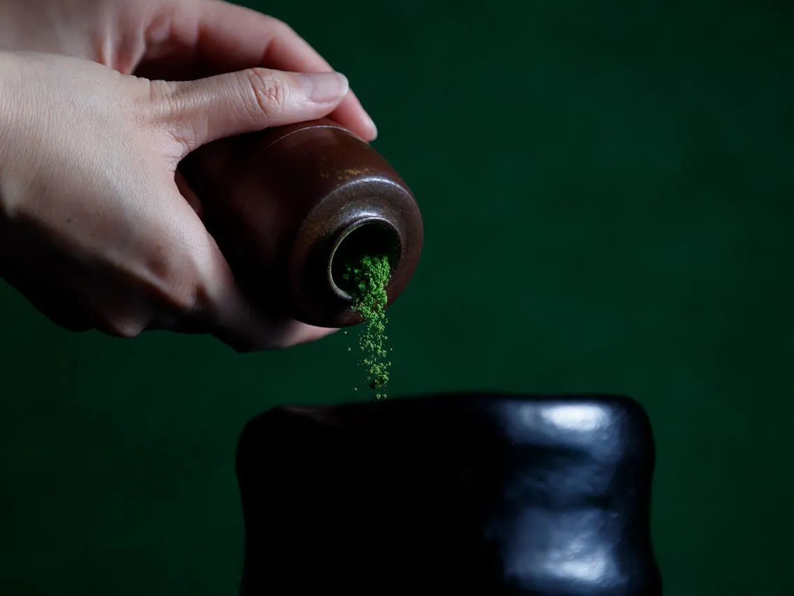 色鮮やかな石臼碾き宇治抹茶