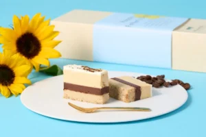 ONIBUS COFFEE×Minimalの「コーヒーの生ガトーショコラ」が父の日限定復活！贅沢な4層仕立ての香り高き逸品