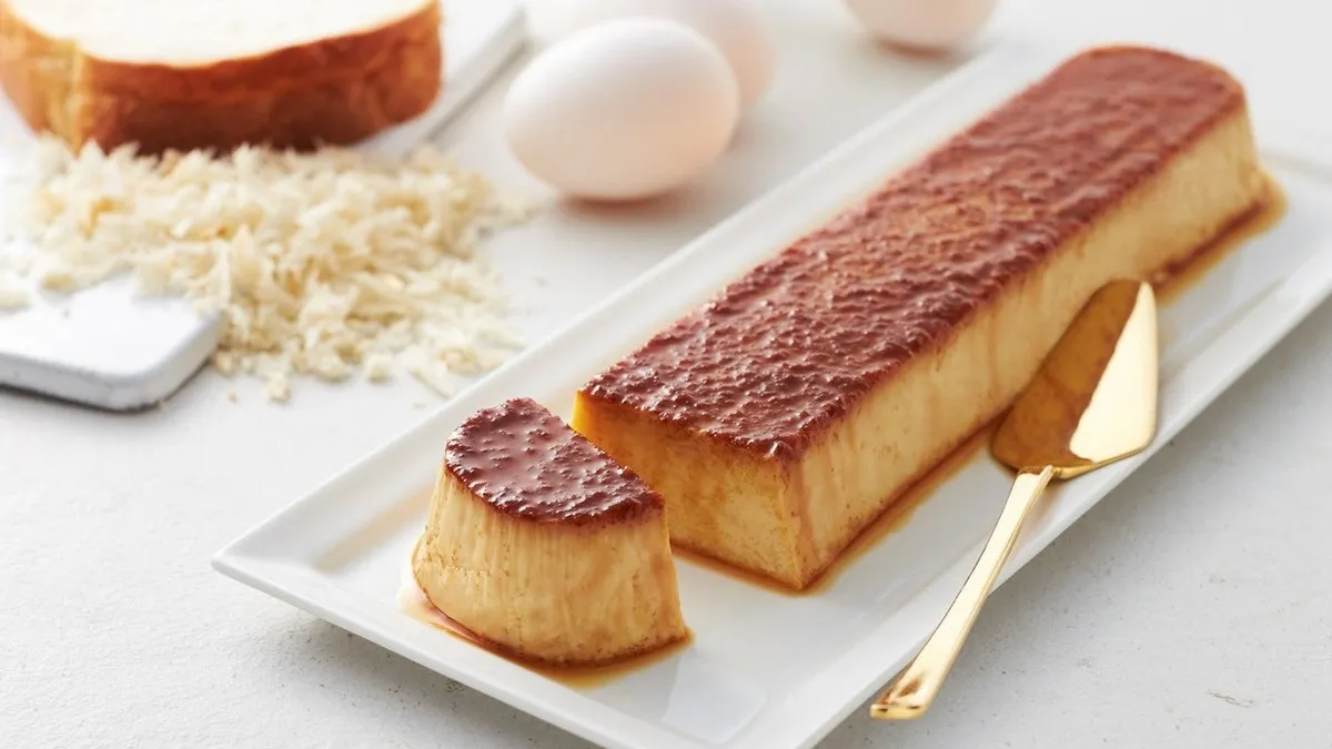 濃厚な断面が食欲をそそるパンプディンと材料の卵やパン
