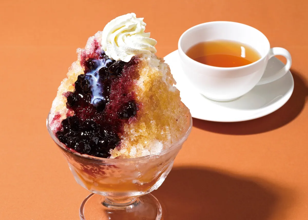 ほうじ茶とカシスのかき氷～ケーキ仕立て～