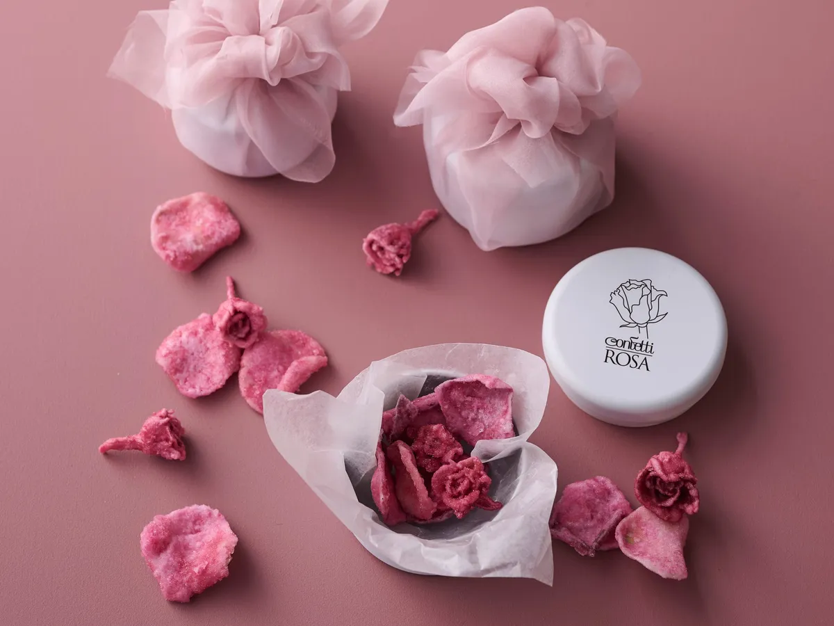 Confetti ROSAの薔薇の砂糖菓子と上品なパッケージ