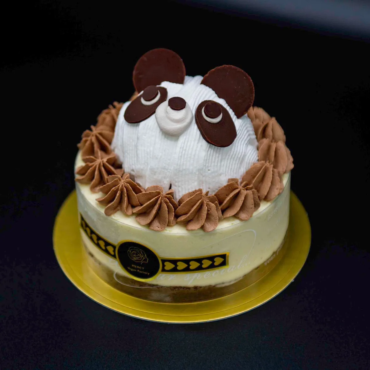 つぶらな瞳が可愛いホワイトムースのパンダケーキ