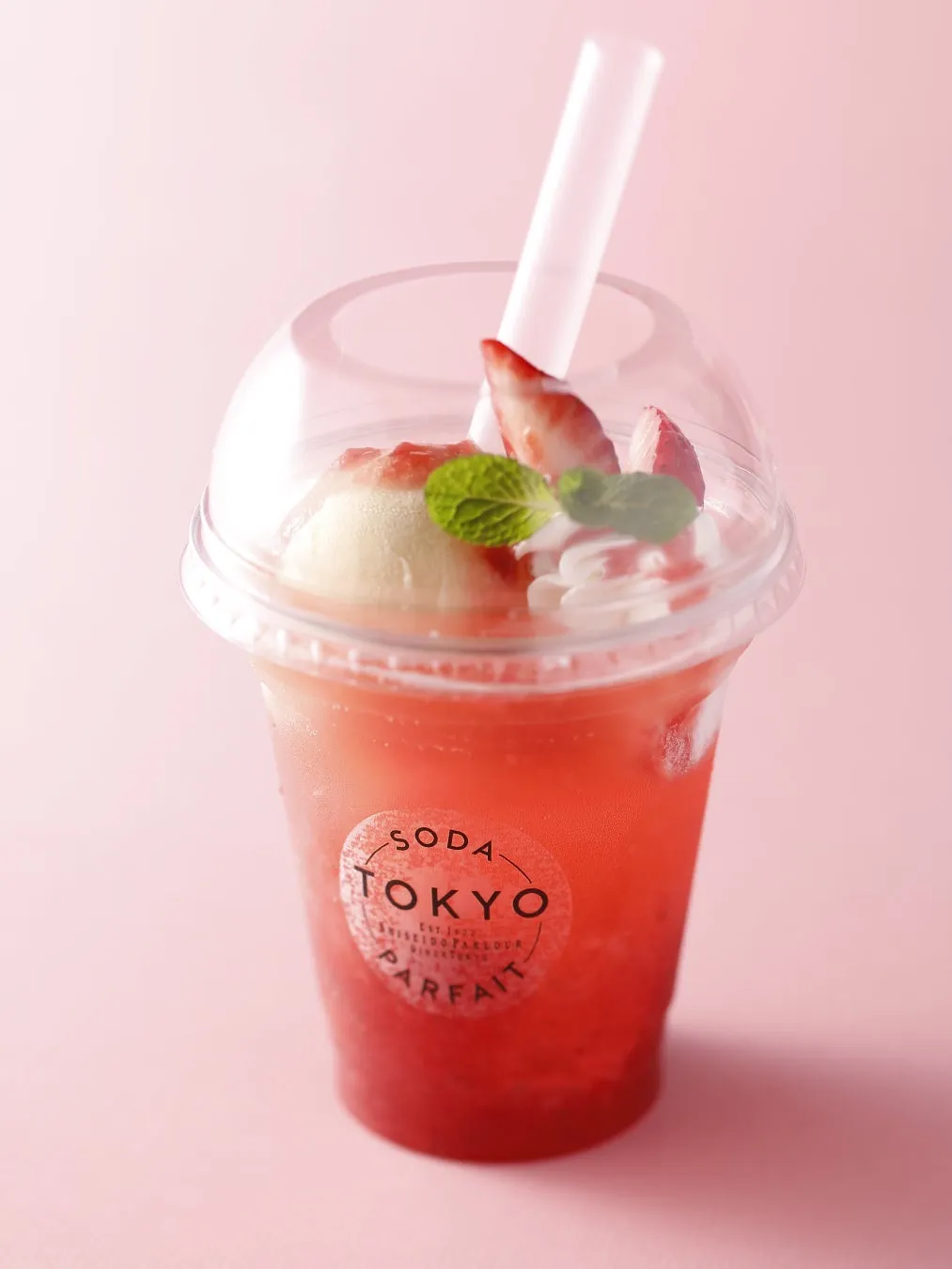 苺の果肉とバニラアイスが重なるストロベリーフレーバー