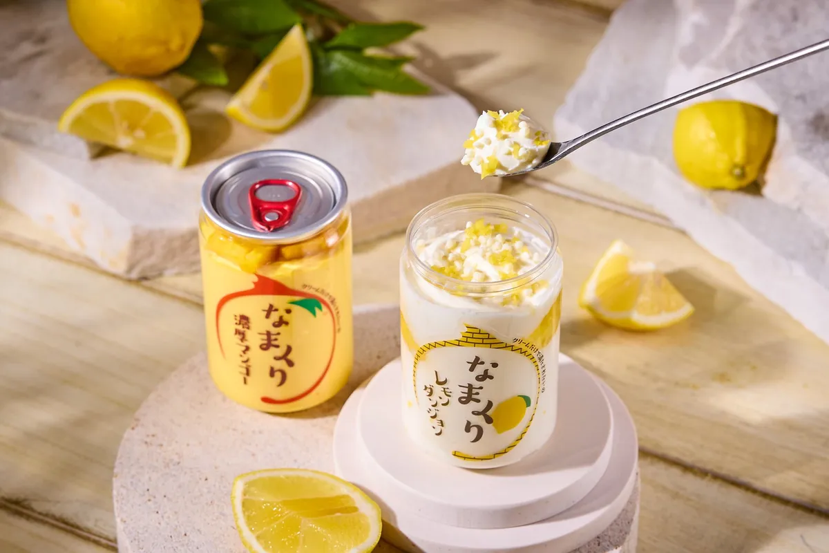 レモンダンジョンの断面とクリームをすくった様子
