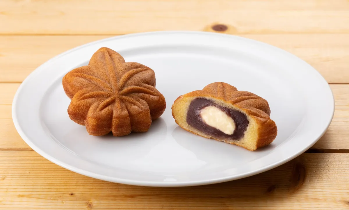 断面から溢れるクリームとこしあん