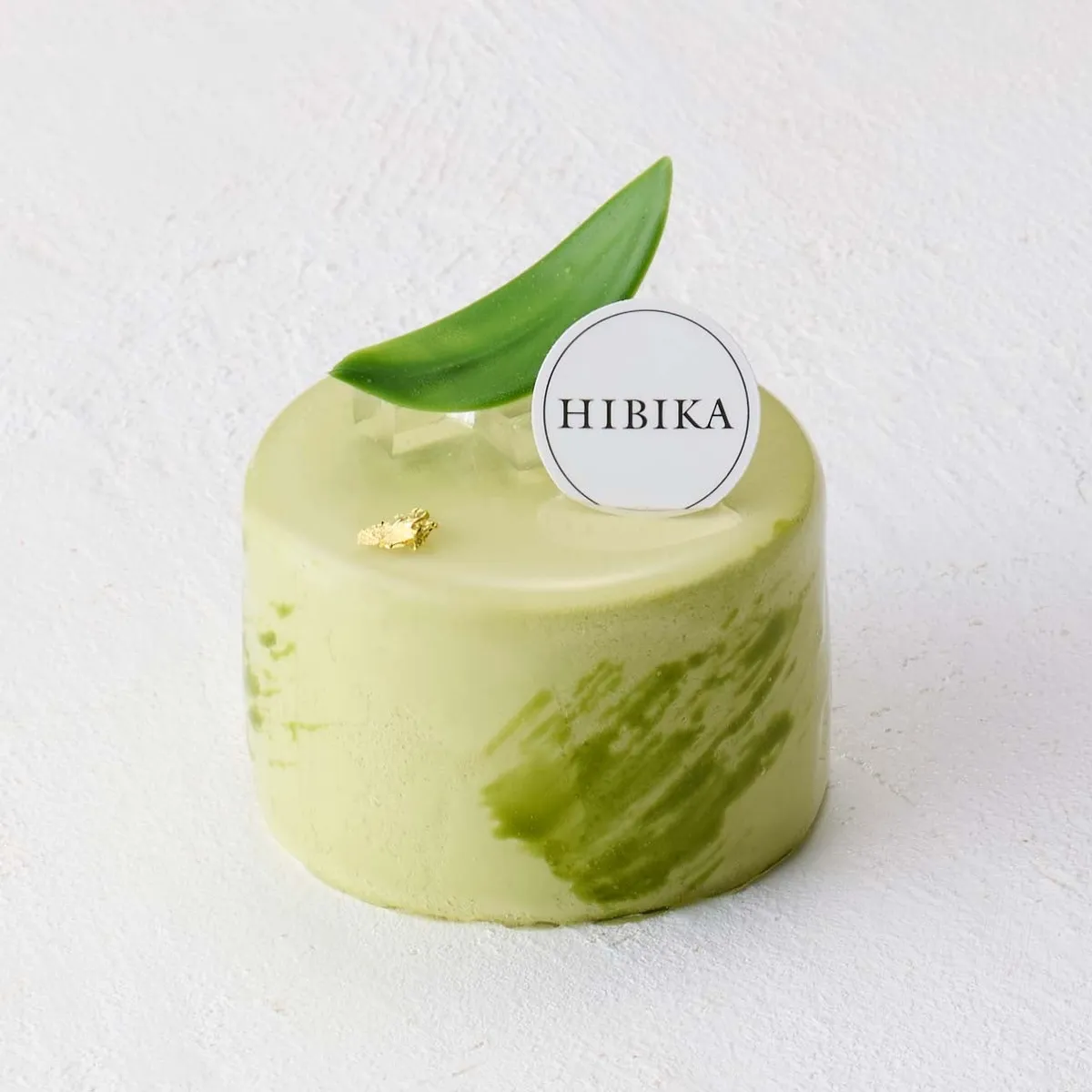 煎茶のムースと桃を合わせた新作「夏の薫り」
