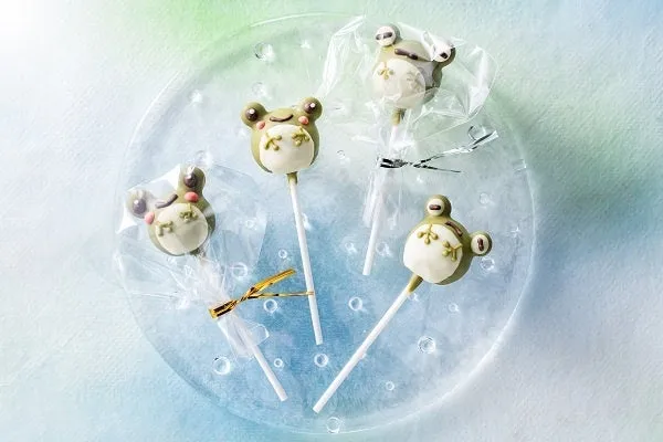 抹茶ガナッシュ入りのカエルチョコ