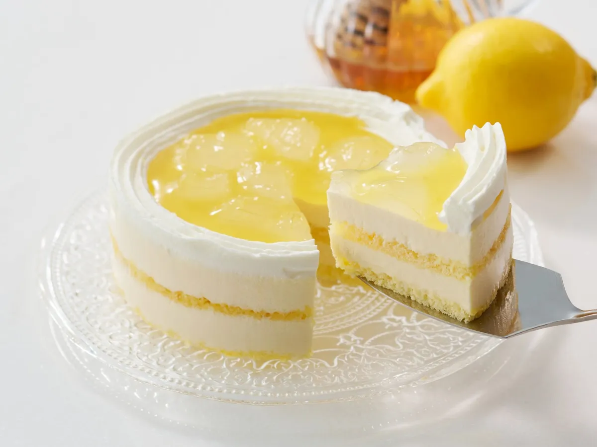瀬戸内レモンとはちみつの清涼感あふれるケーキ