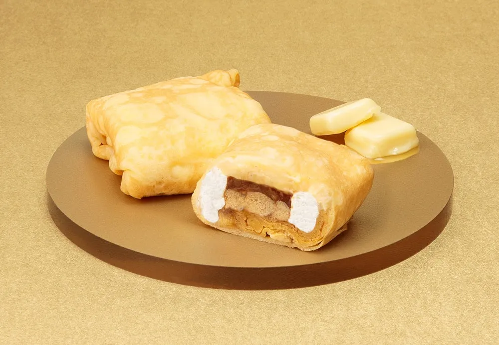 バター風味のムースやバタースコッチ風ソースが詰まったクレープの断面