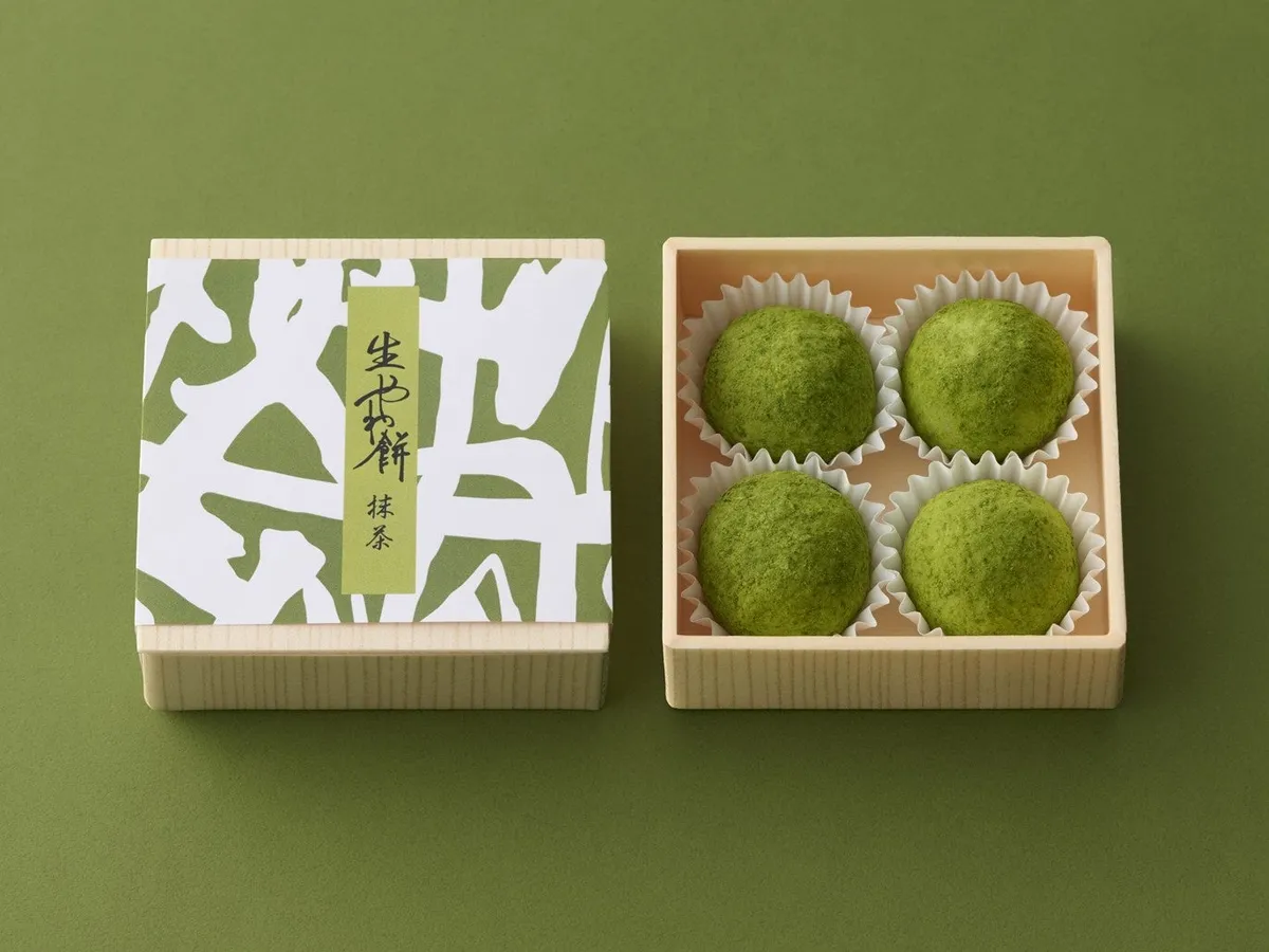 箱に入った上品な生やわ餅