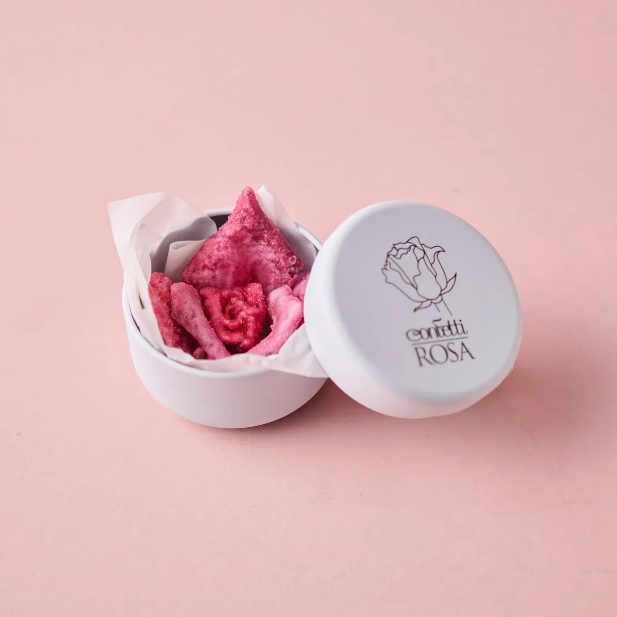 白い缶に収まった愛らしいRose Bouquet